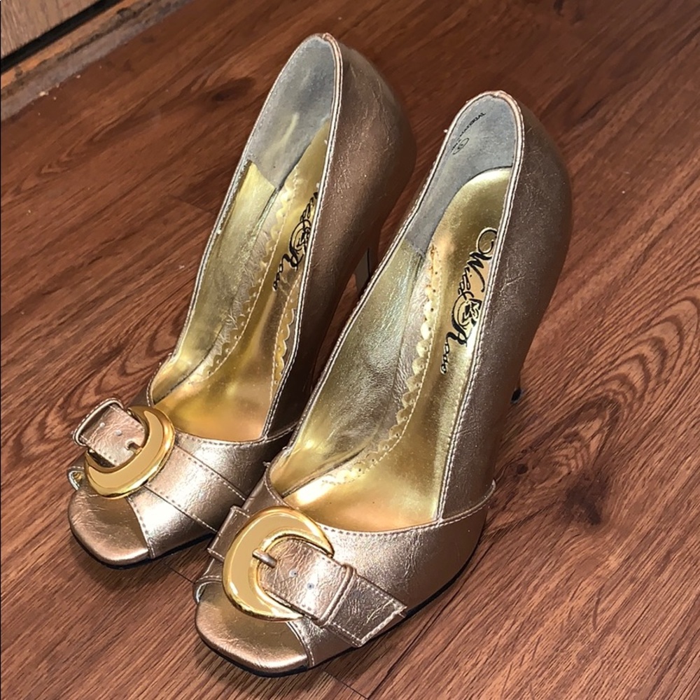 Wild Rose gold buckle heels size 6